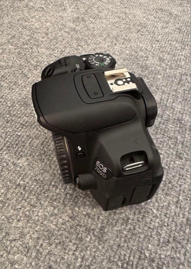 Canon EOS 700D デジタル一眼レフカメラ