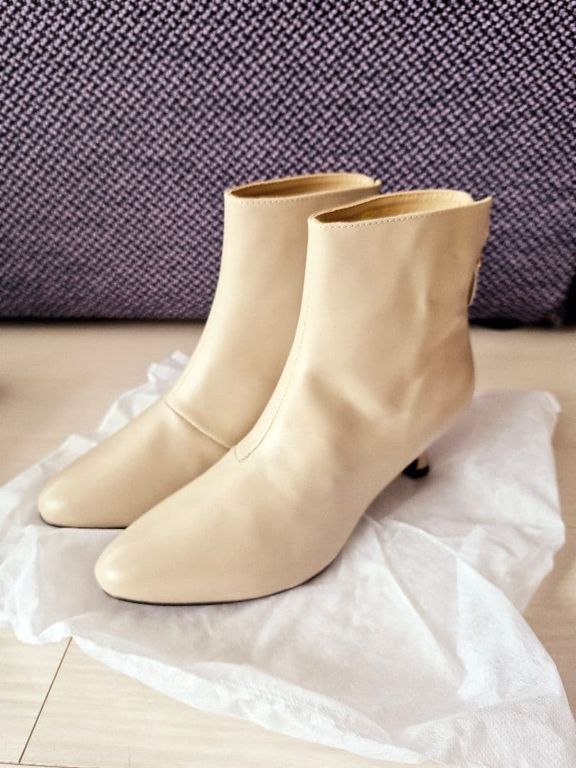 【売約済】新品★UNTITLEDショートブーツ★アンタイトルブーツ★ベージュ