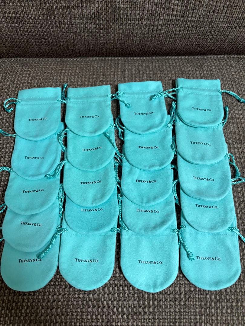 国内現行品　美品ティファニー巾着袋（7x9cm)20枚セット