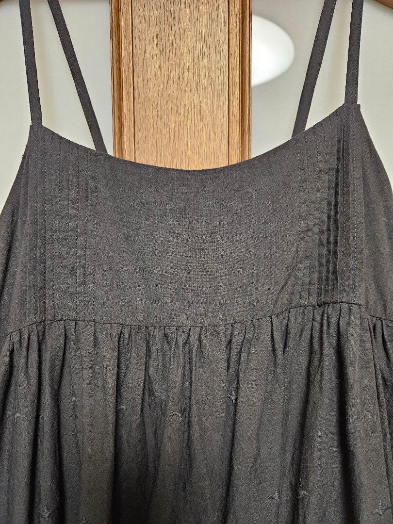 かぐれ　スカラップ刺繍キャミソール　黒