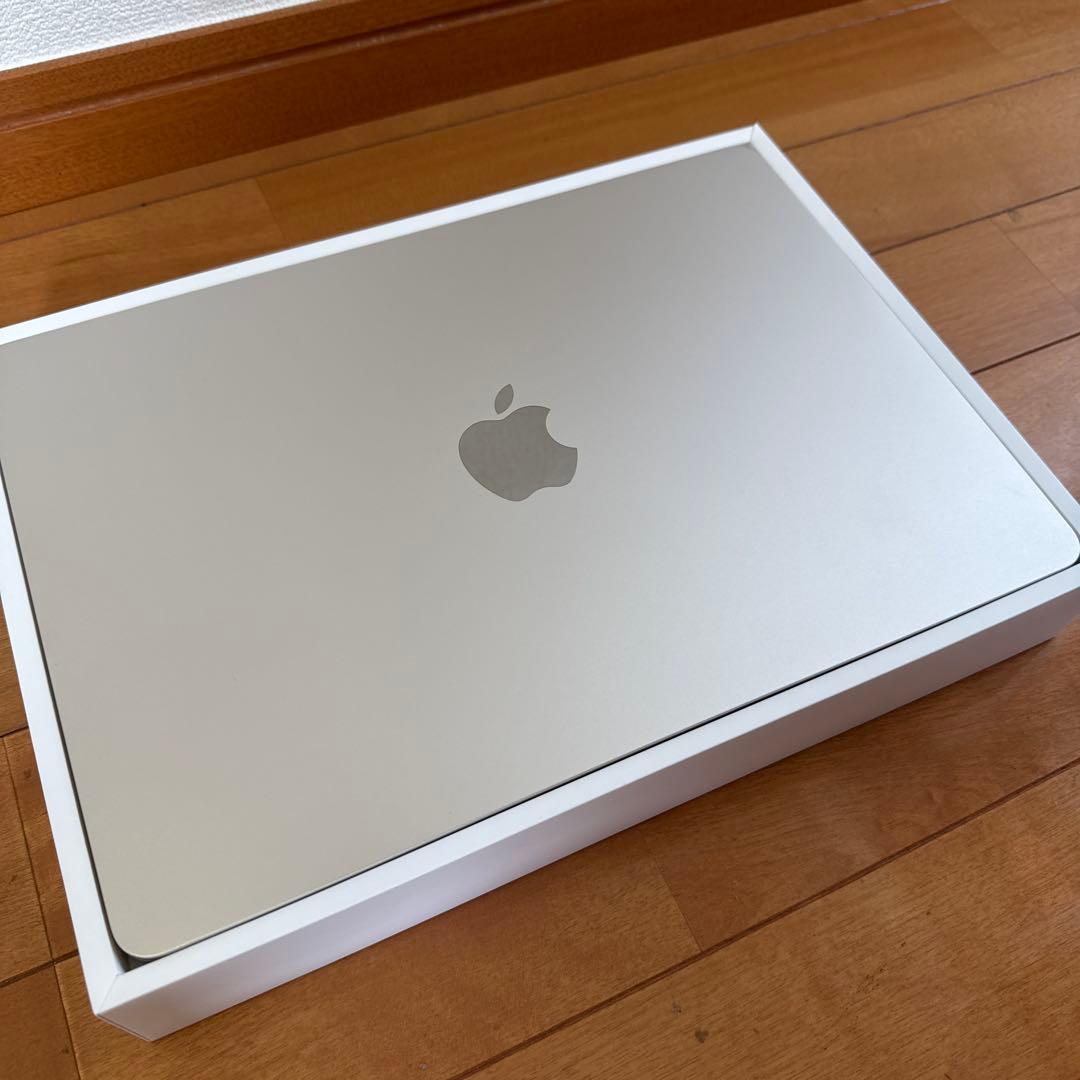 MacBook Air M2 16GB/256GB スターライト