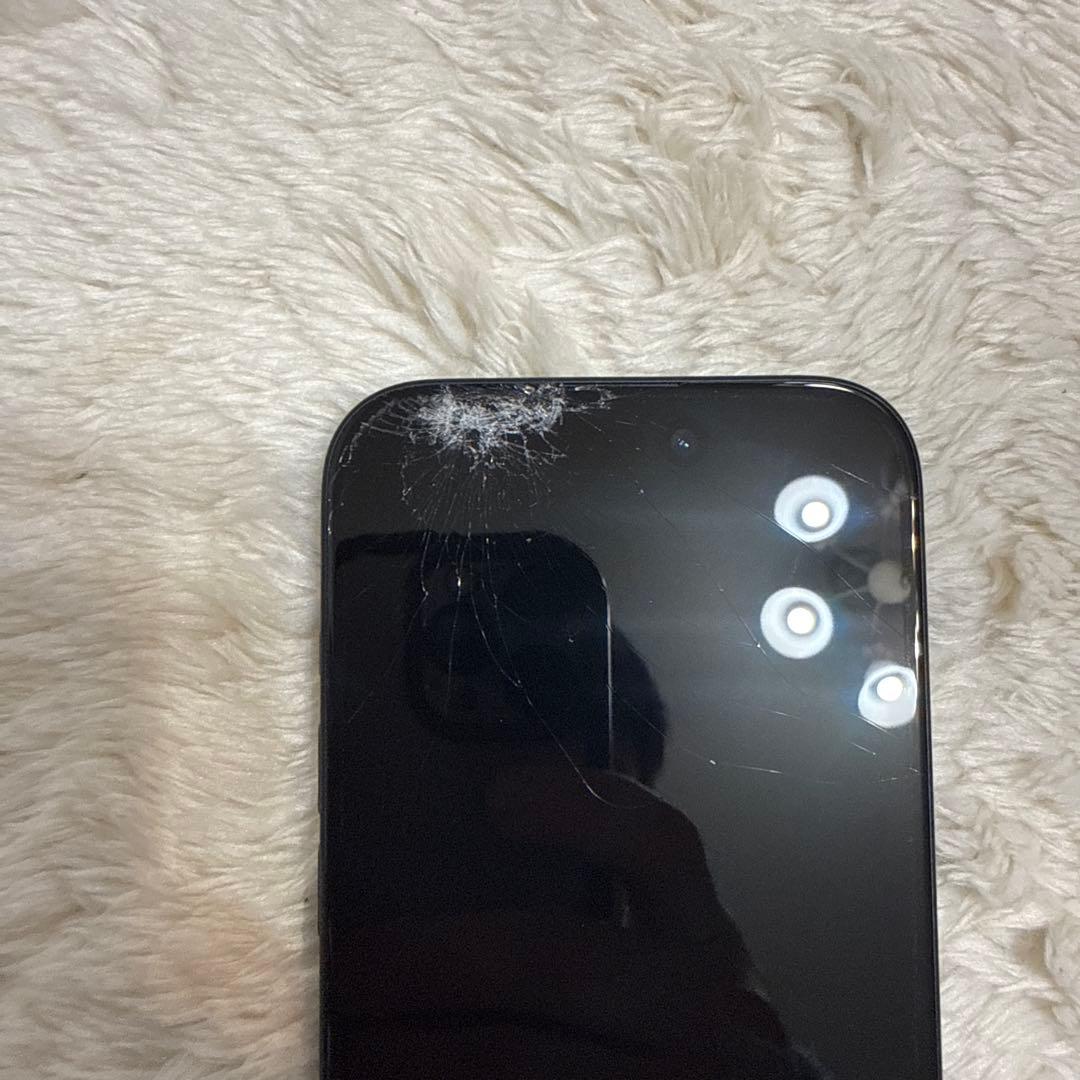 iPhone 15 ブラック 128GB 画面にひびあり