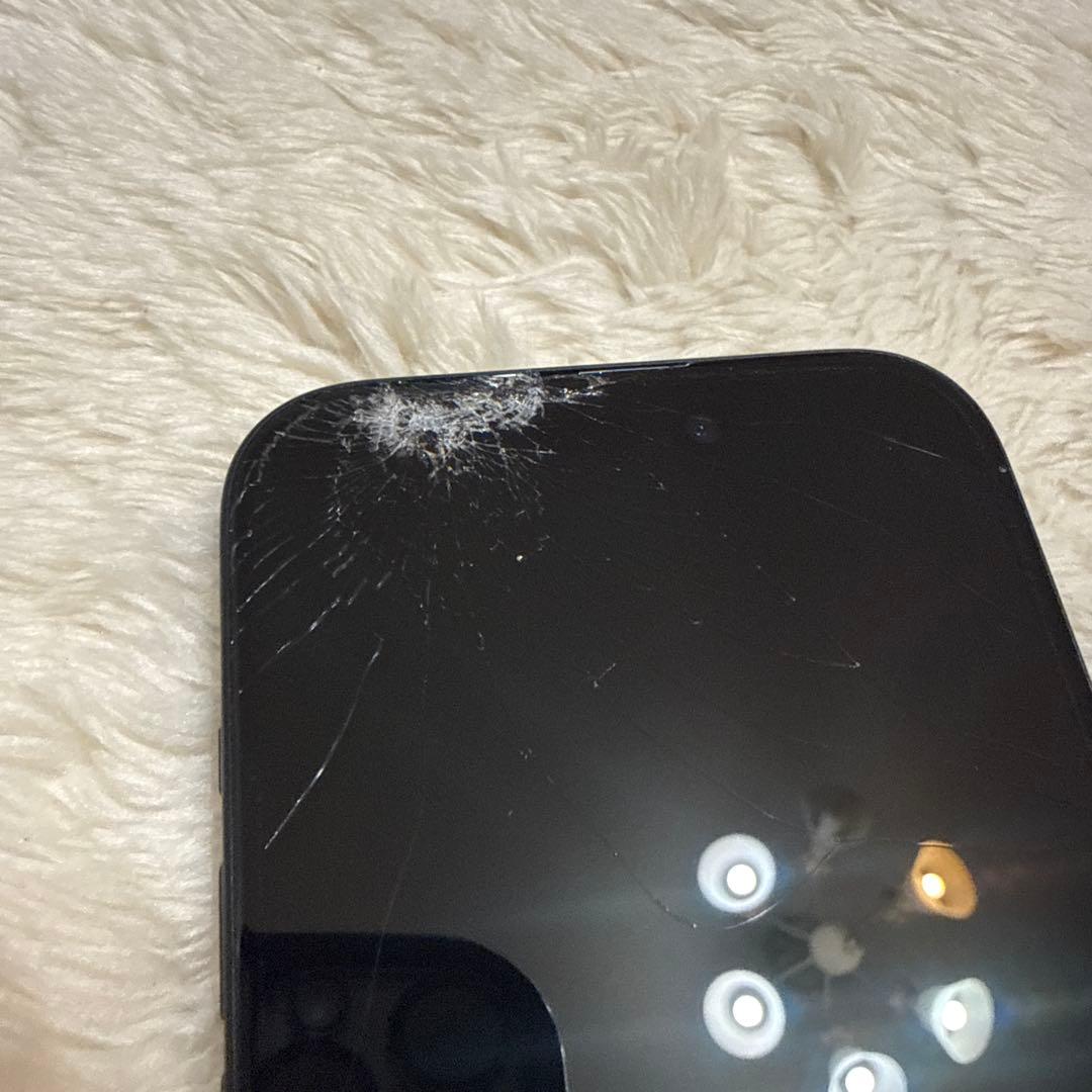 iPhone 15 ブラック 128GB 画面にひびあり