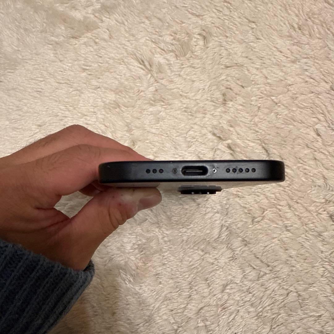 iPhone 15 ブラック 128GB 画面にひびあり