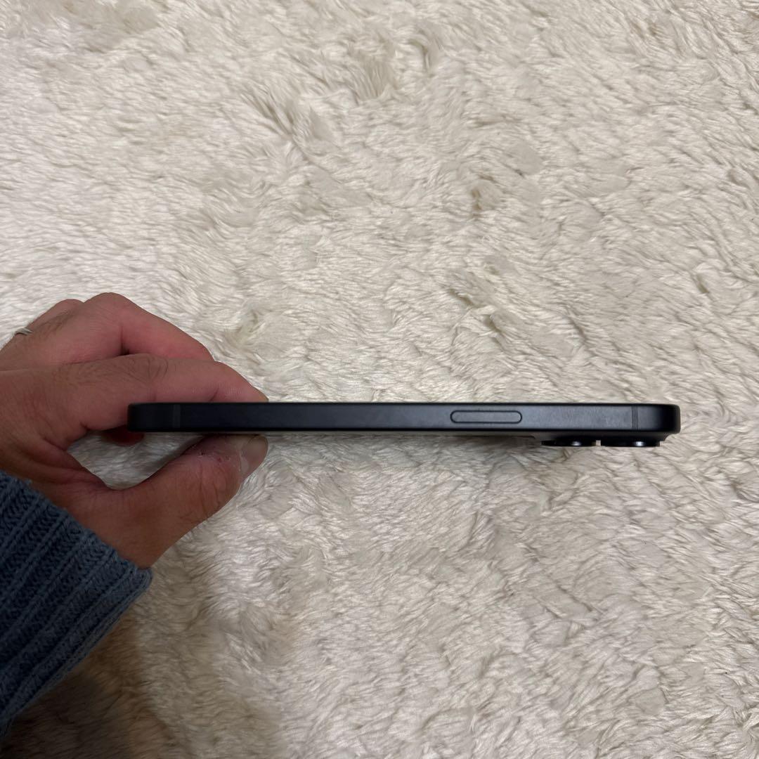 iPhone 15 ブラック 128GB 画面にひびあり
