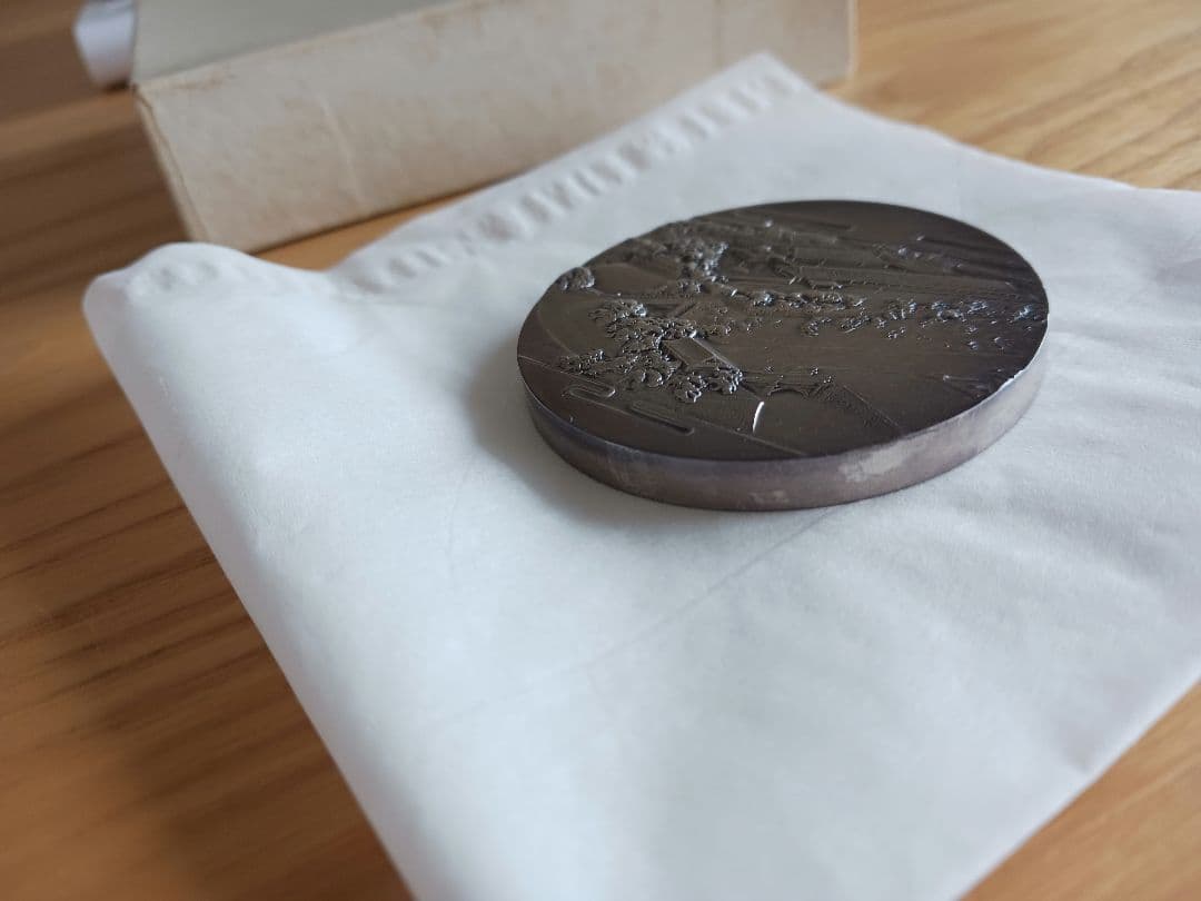 御在位50年記念純銀メダル