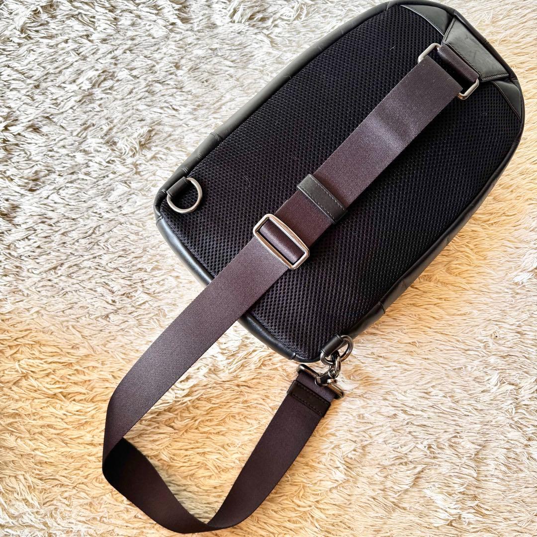 コーチ　チャールズ　ベースボールステッチ　ボディバッグ　斜め掛け　シボ革