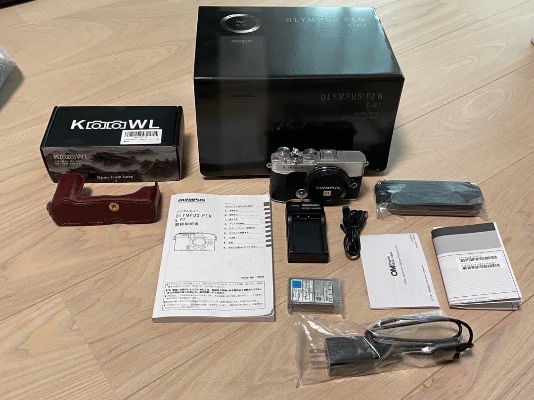 OLIMPAS　PEN オリンパス　E-P7 ボディとカメラジャケット