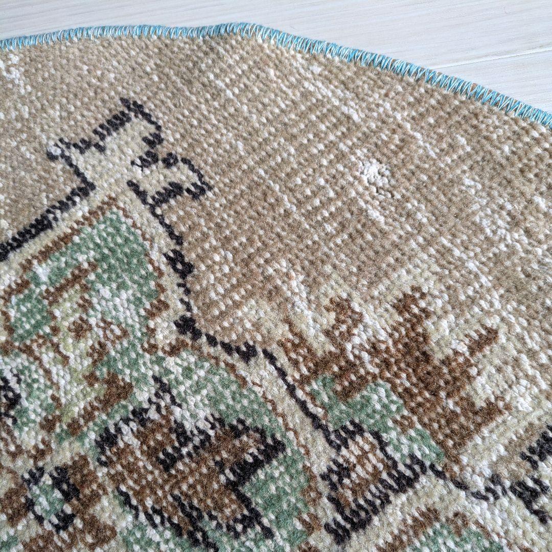 45×75 ベージュ×パステルグリーン　ハーフラウンドトルコヴィンテージラグ