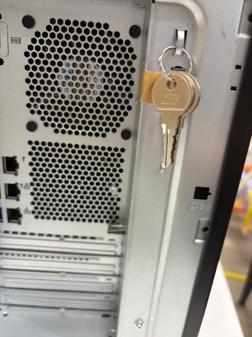 Fujitsu PRIMERGY TX1310 M5 サーバー