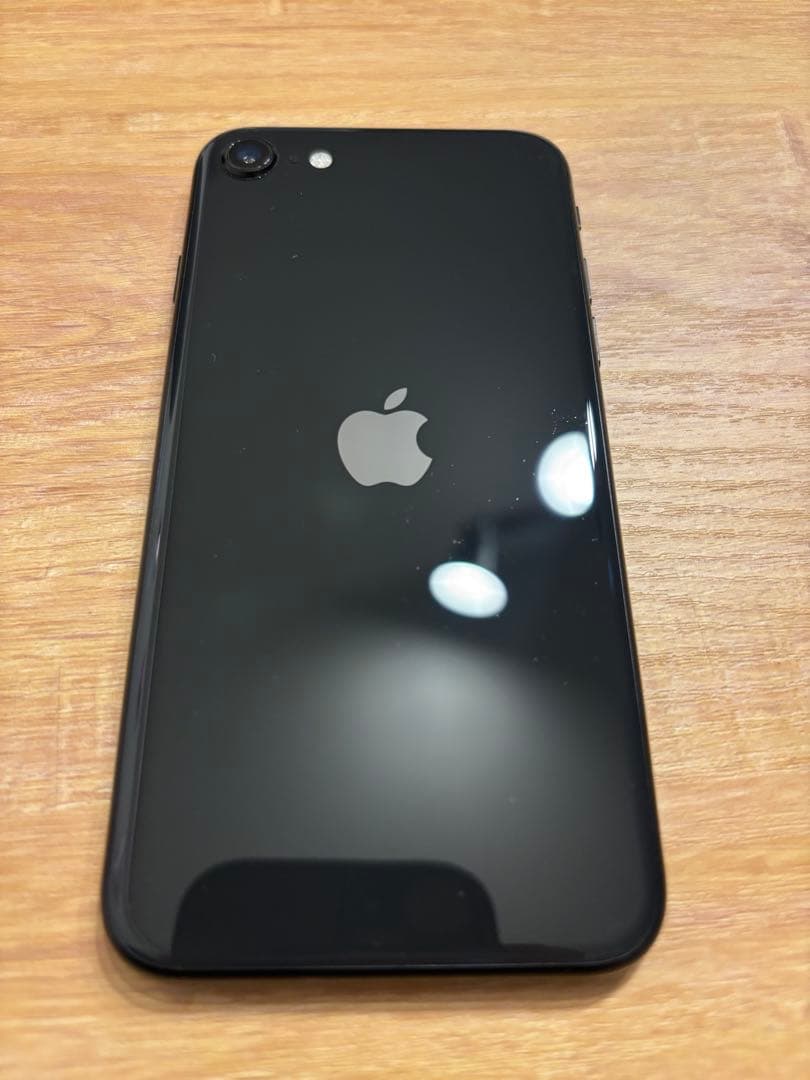 Apple iPhone SE ブラック SIMロックなし