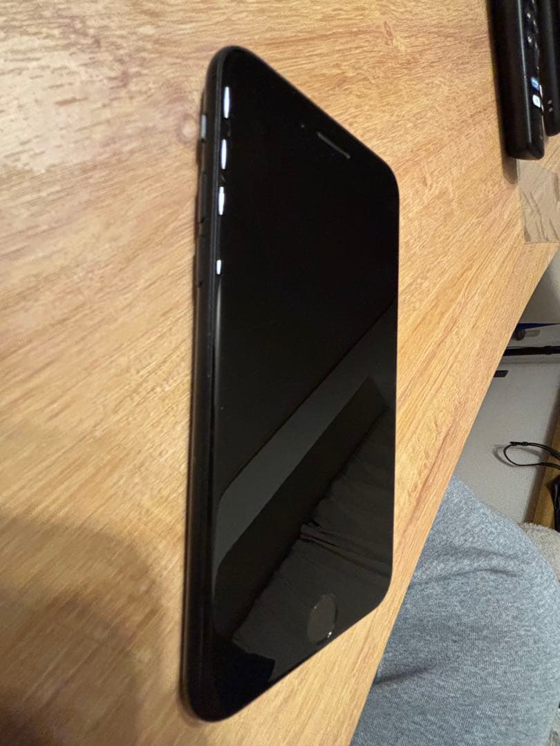 Apple iPhone SE ブラック SIMロックなし