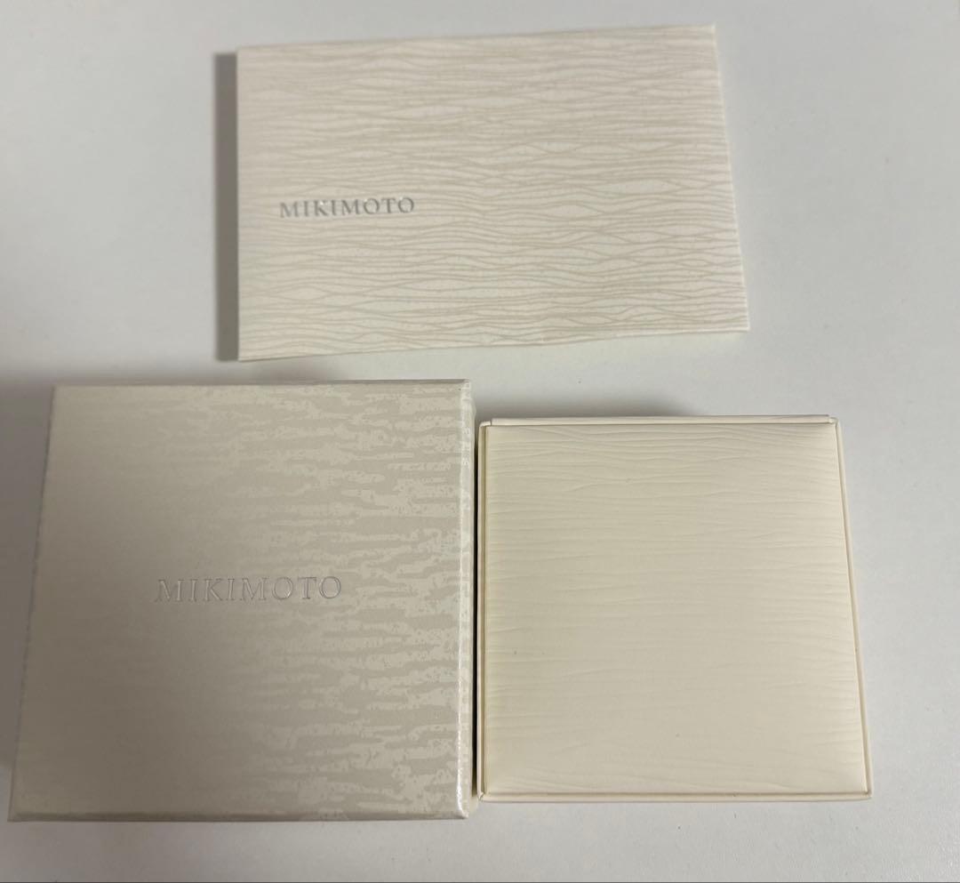 ミキモト　ブローチ　葉彫り