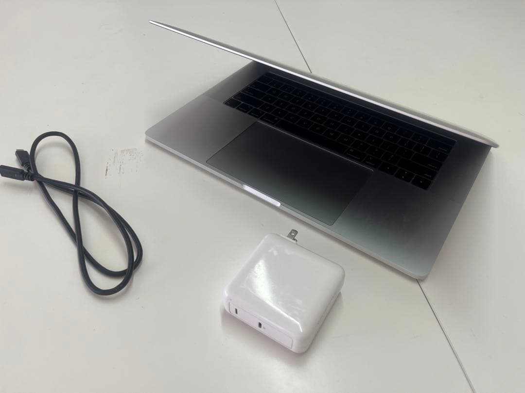 【MacBook Pro 15inch 2018】人気のシルバー♪