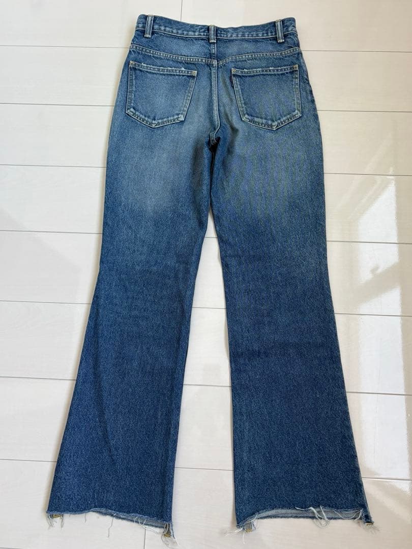 マディソンブルー　HEM CUT FLARE PANTS DENIM