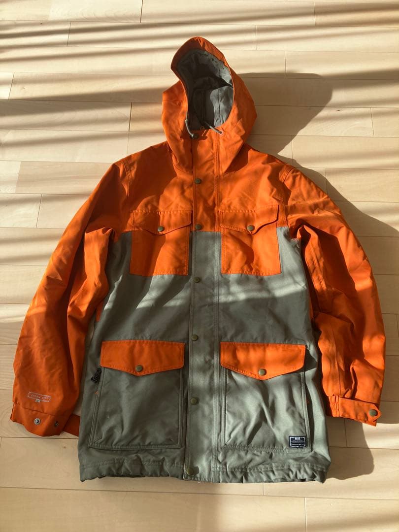 【のん】NIKEスノーボードウェア（上下セット）※８枚目に着衣写真有り