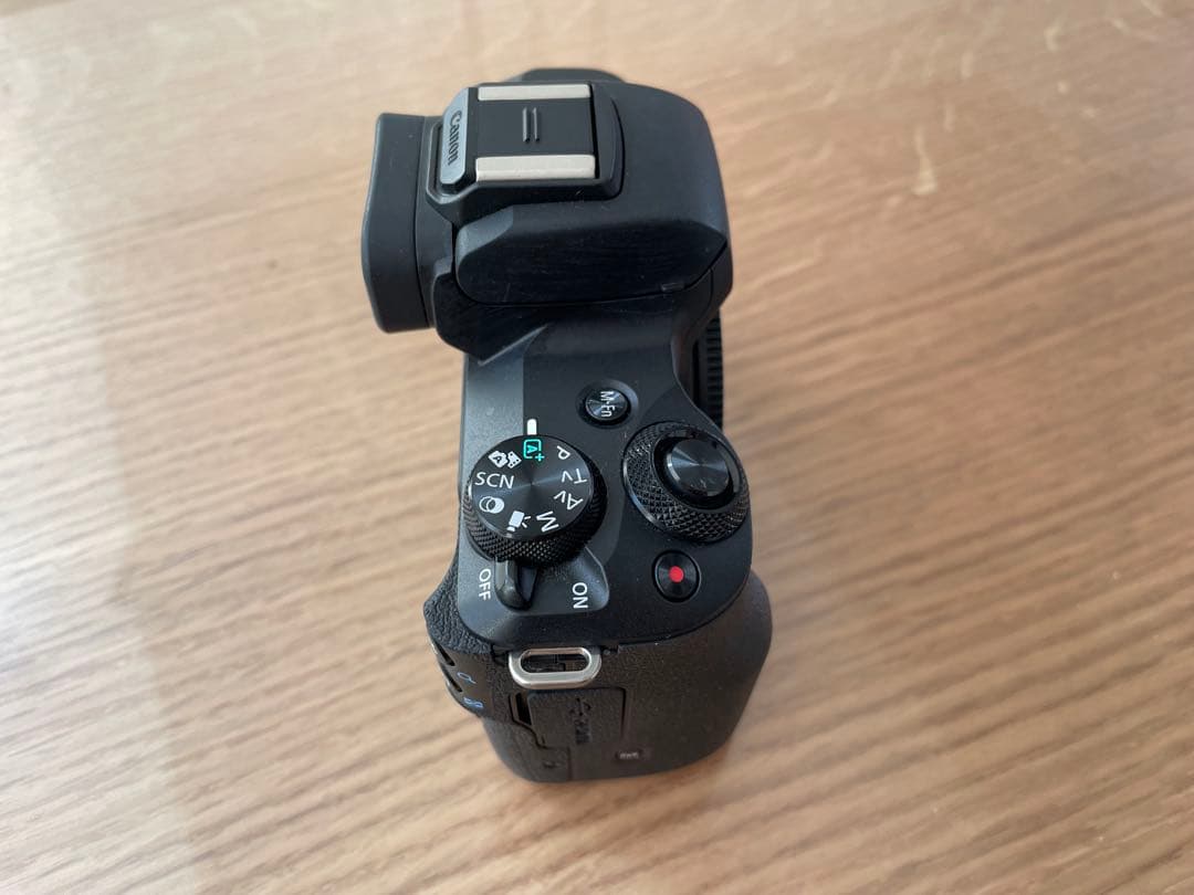 Canon eos kiss m ミラーレス一眼カメラ　ブラック