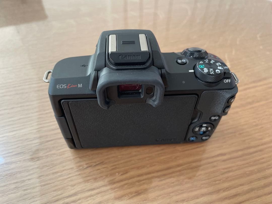Canon eos kiss m ミラーレス一眼カメラ　ブラック