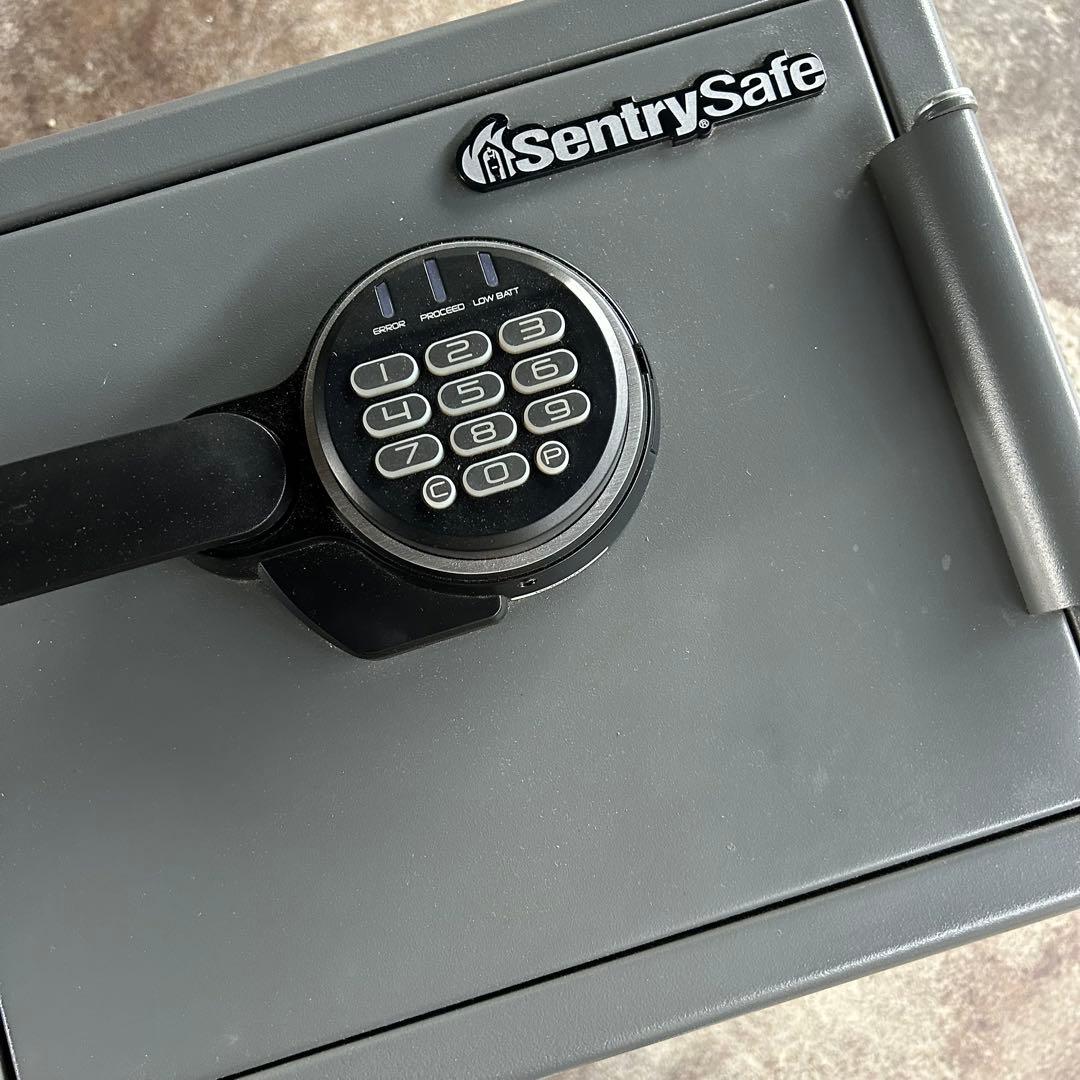 セントリー金庫 グレー　テンキー式