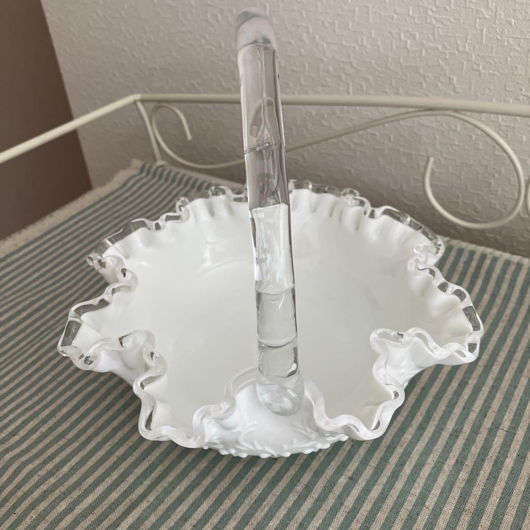 Fenton ミルクガラス　フリルエッジバスケット