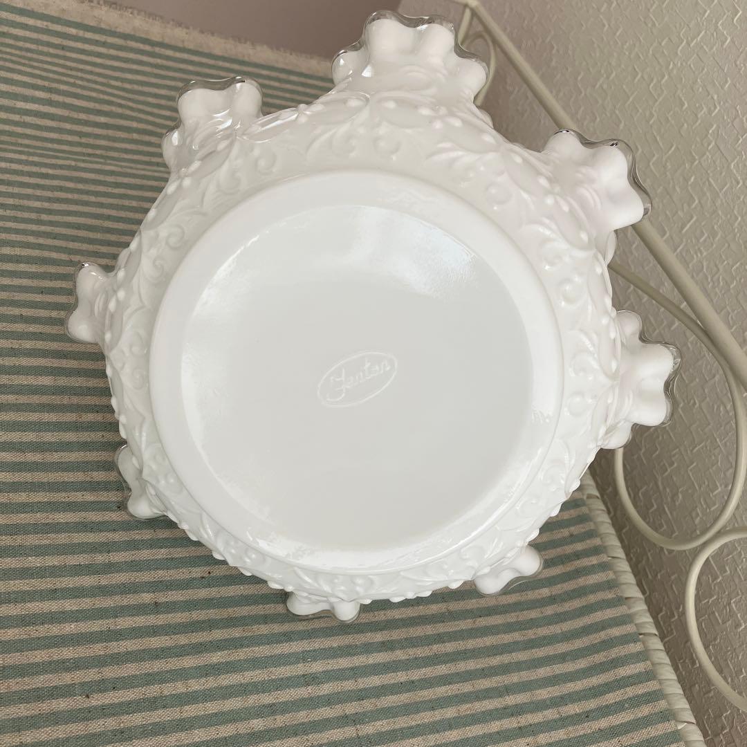 Fenton ミルクガラス　フリルエッジバスケット