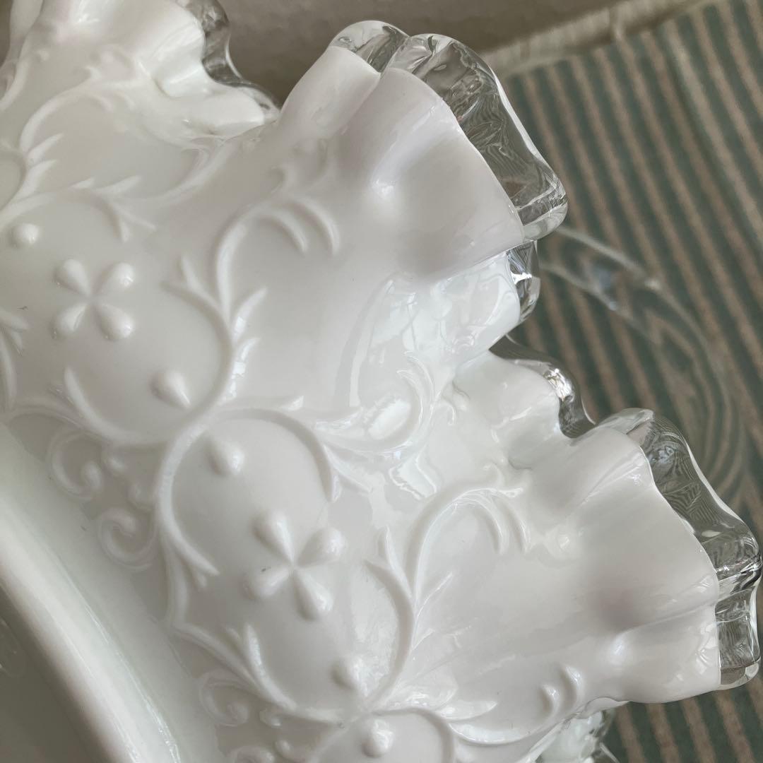 Fenton ミルクガラス　フリルエッジバスケット