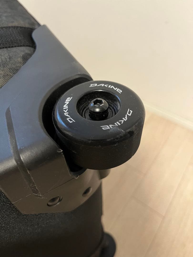 値下げしました！DAKINE ダカイン　キャリーケース