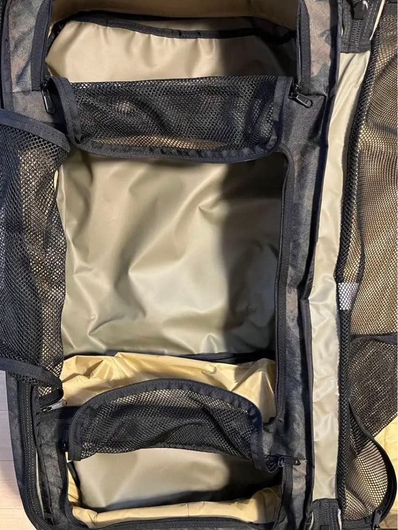 値下げしました！DAKINE ダカイン　キャリーケース