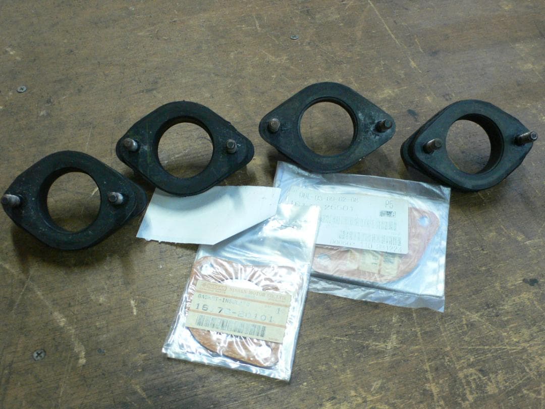 フェアレディ　U20エンジンキャブ ゴム製インシュレータ 4個セット　取り外し品