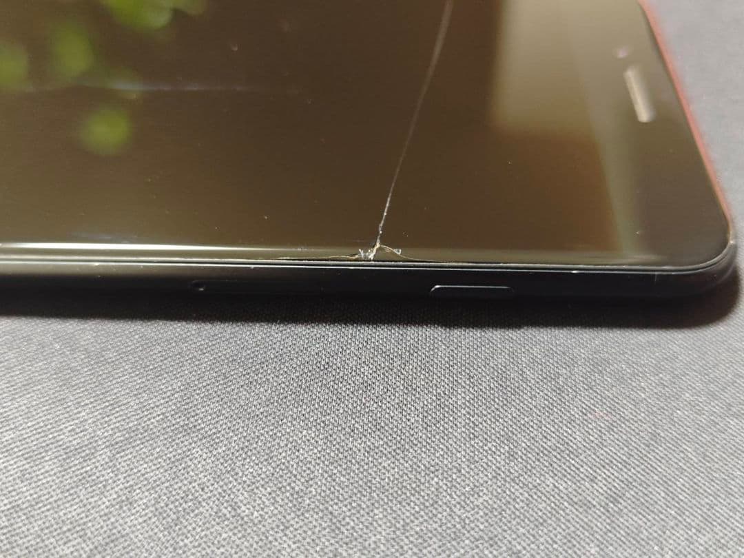 Apple iPhone SE (第2世代) 64GB ブラック「画面割れあり」