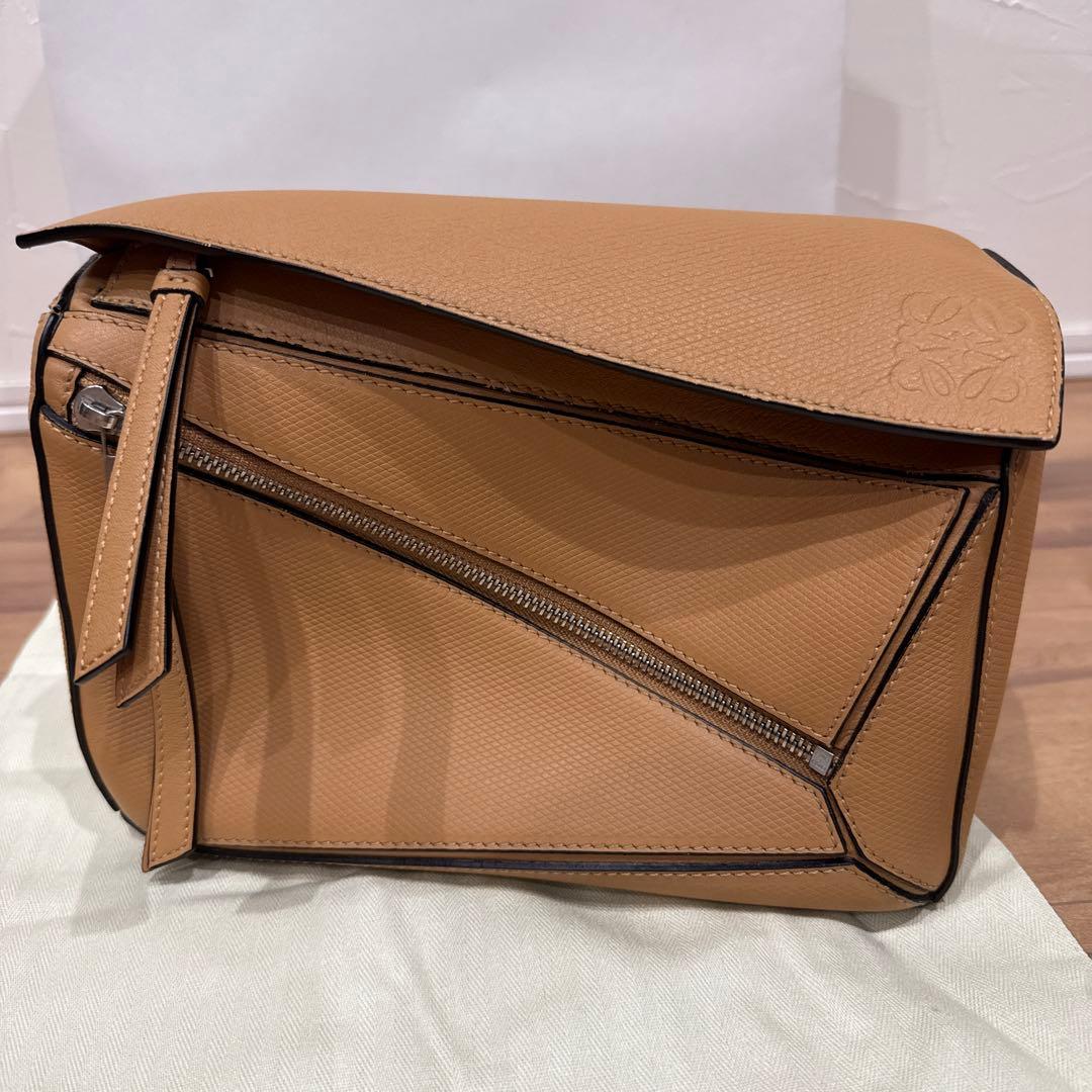 LOEWE ベージュ パズル　ボディバッグ