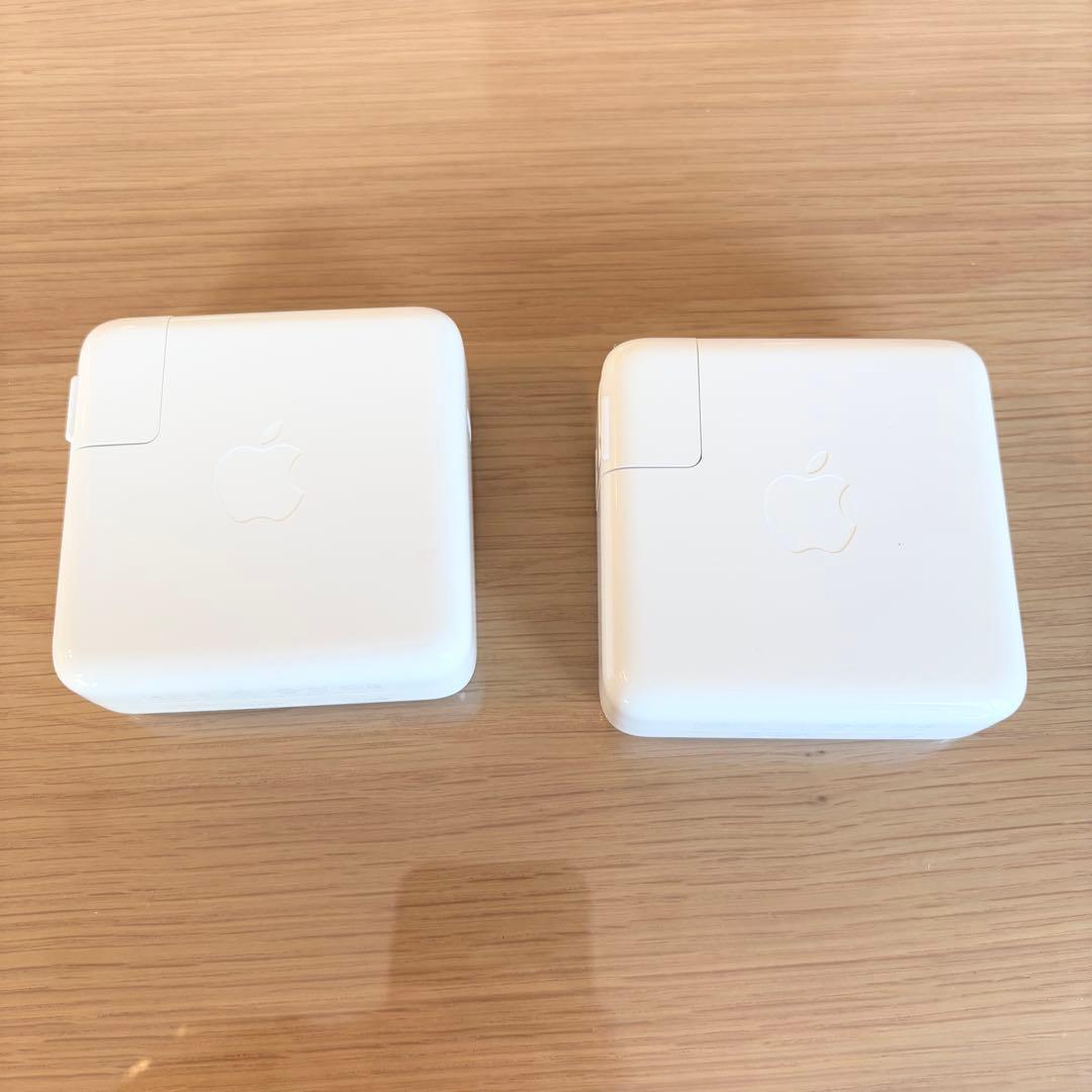 MacBook Air (M2,2022)、電源×2、マルチUSBハブ、ケース