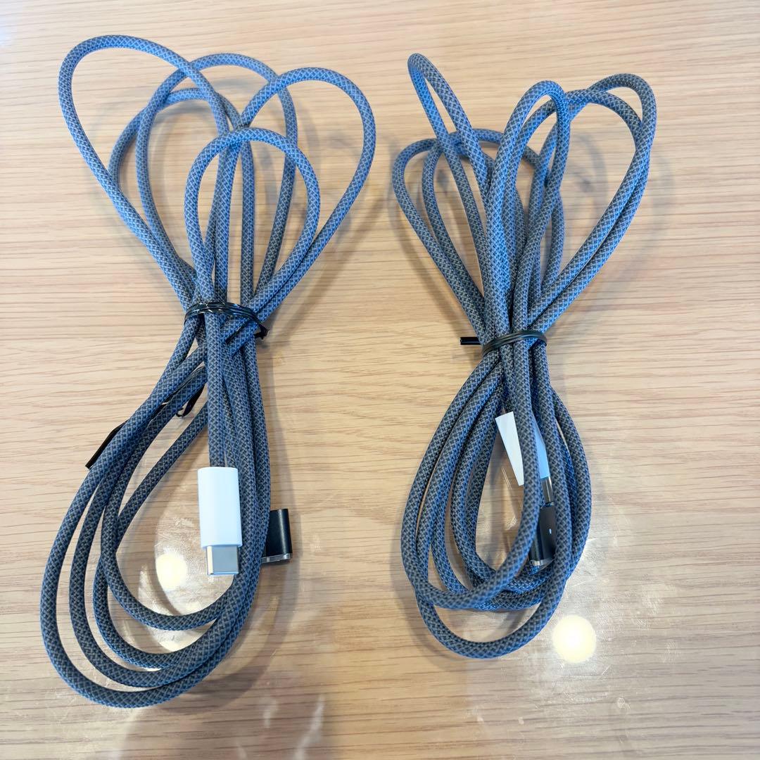 MacBook Air (M2,2022)、電源×2、マルチUSBハブ、ケース