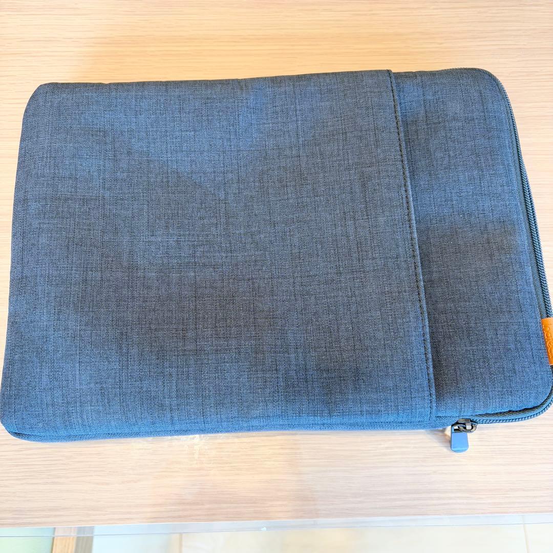 MacBook Air (M2,2022)、電源×2、マルチUSBハブ、ケース