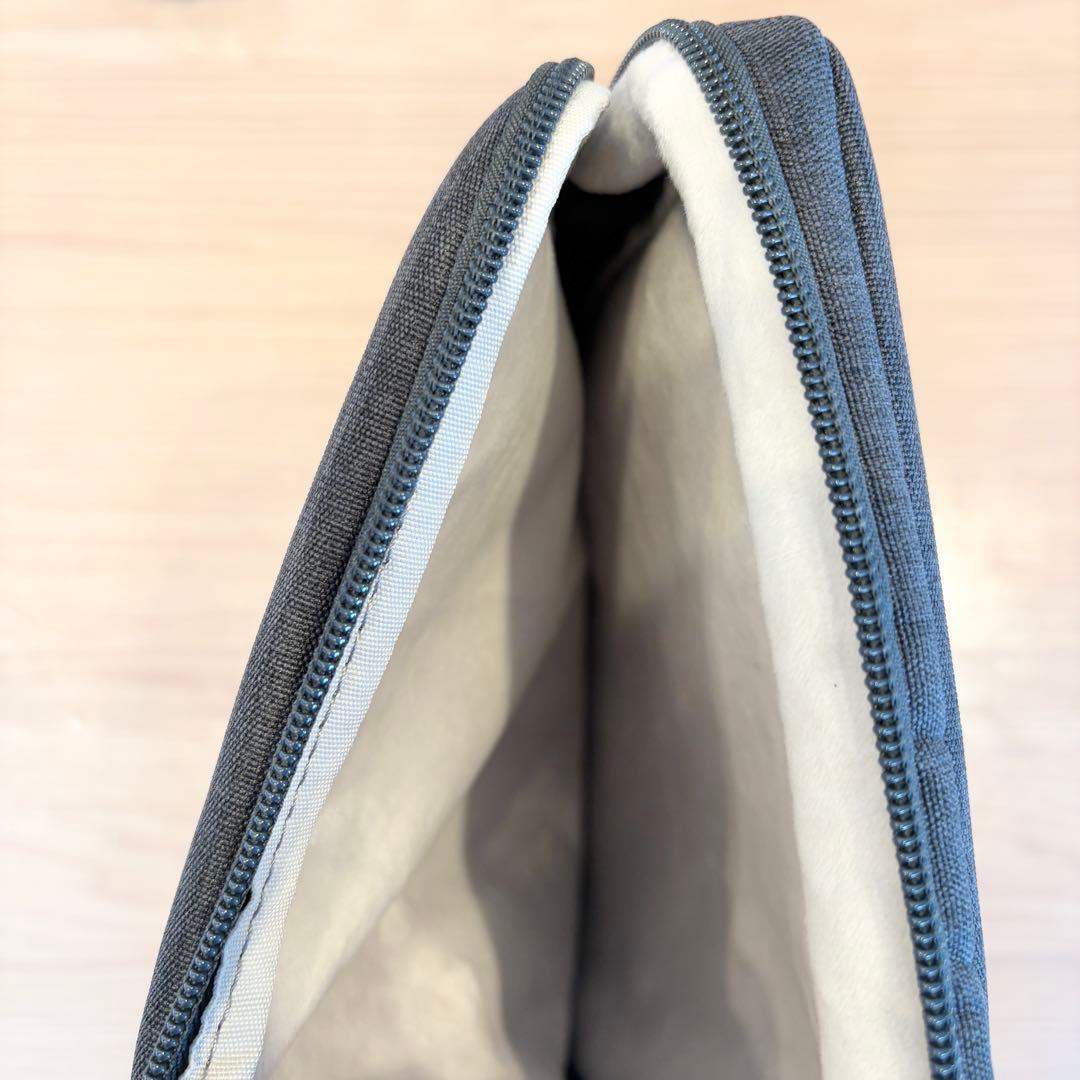 MacBook Air (M2,2022)、電源×2、マルチUSBハブ、ケース