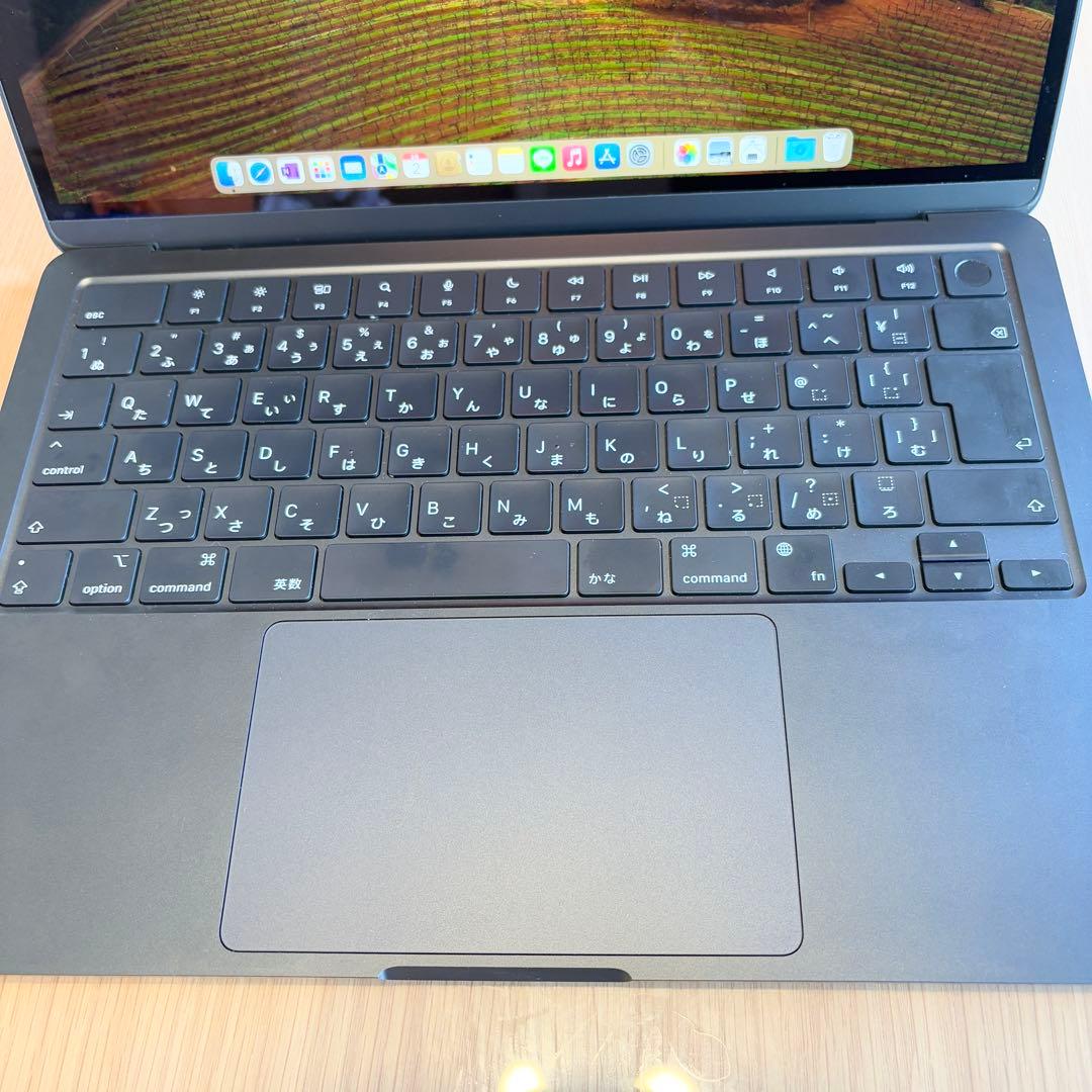 MacBook Air (M2,2022)、電源×2、マルチUSBハブ、ケース