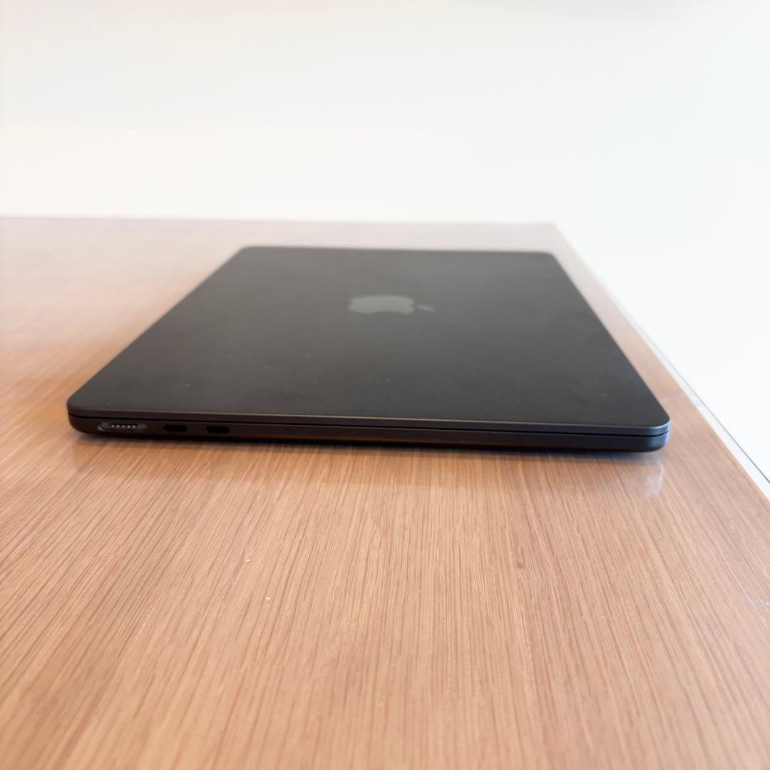 MacBook Air (M2,2022)、電源×2、マルチUSBハブ、ケース