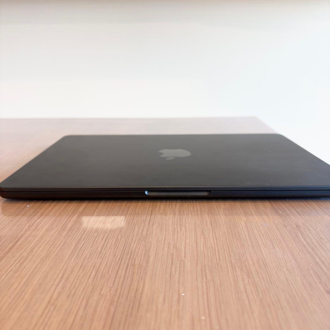 MacBook Air (M2,2022)、電源×2、マルチUSBハブ、ケース