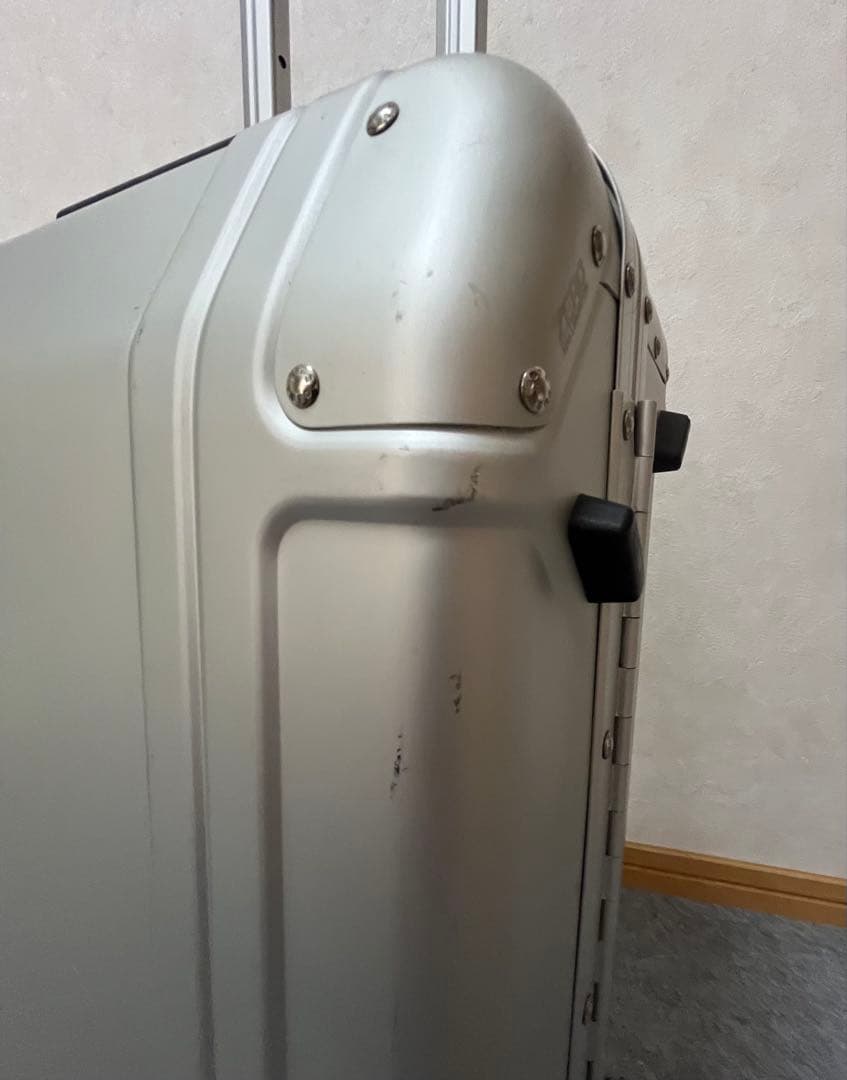 最終値下げ！ゼロハリバートン機内持込可能31L 2輪アルミスーツケースシルバー