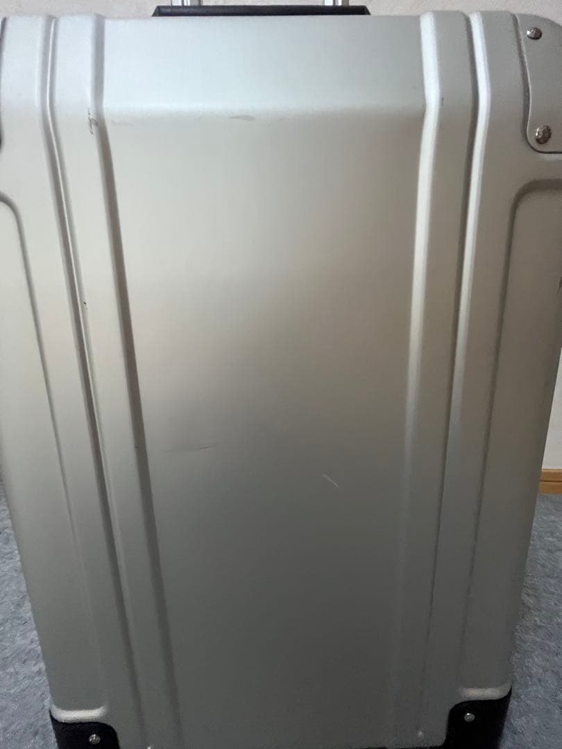 最終値下げ！ゼロハリバートン機内持込可能31L 2輪アルミスーツケースシルバー