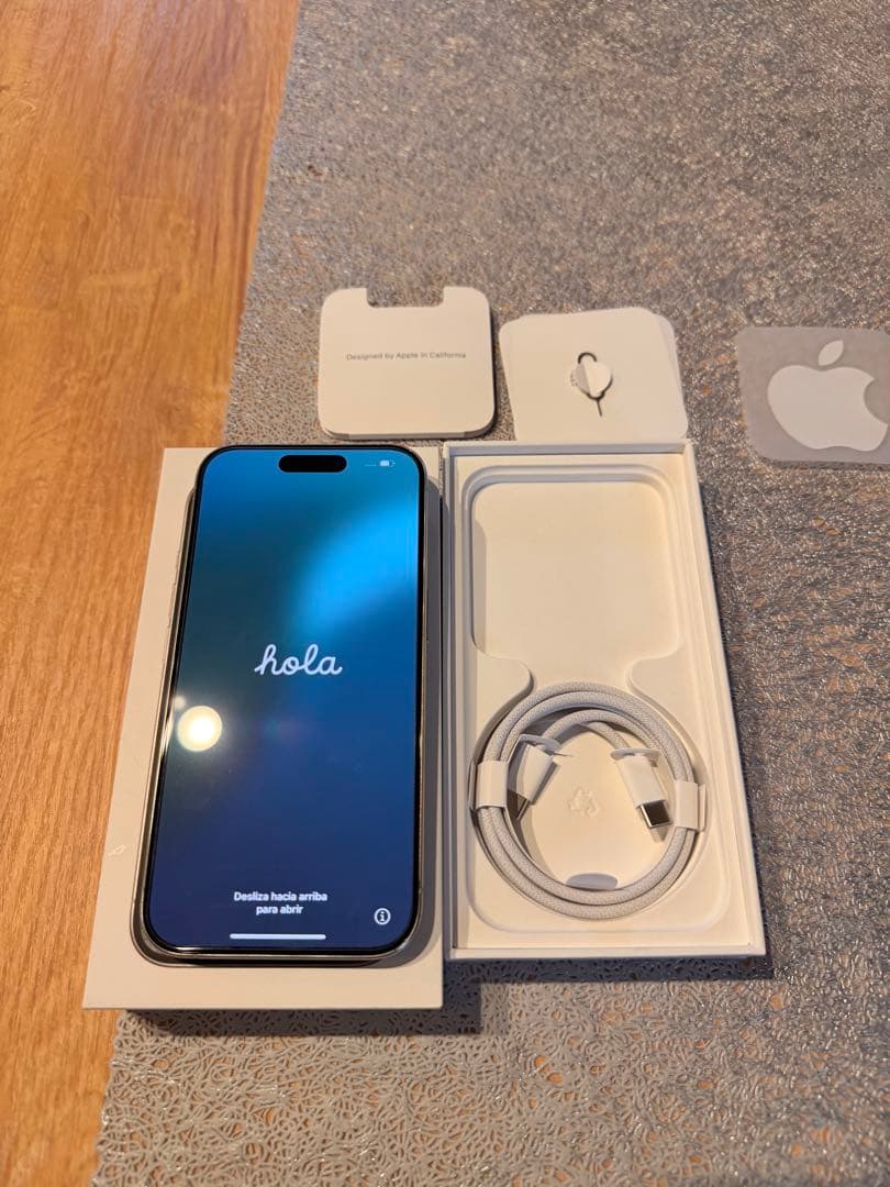 バッテリー100% iPhone 15 Pro ホワイトチタニウム　128GB