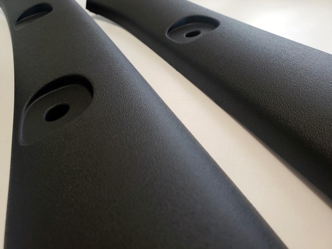 200系ハイエース ダークプライム２ 純正フロントピラーガーニッシュ　Aピラー