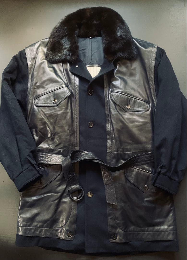 アバンギャルドでラグジュアリーなフレンチヴィンテージコート　極上の仕立て