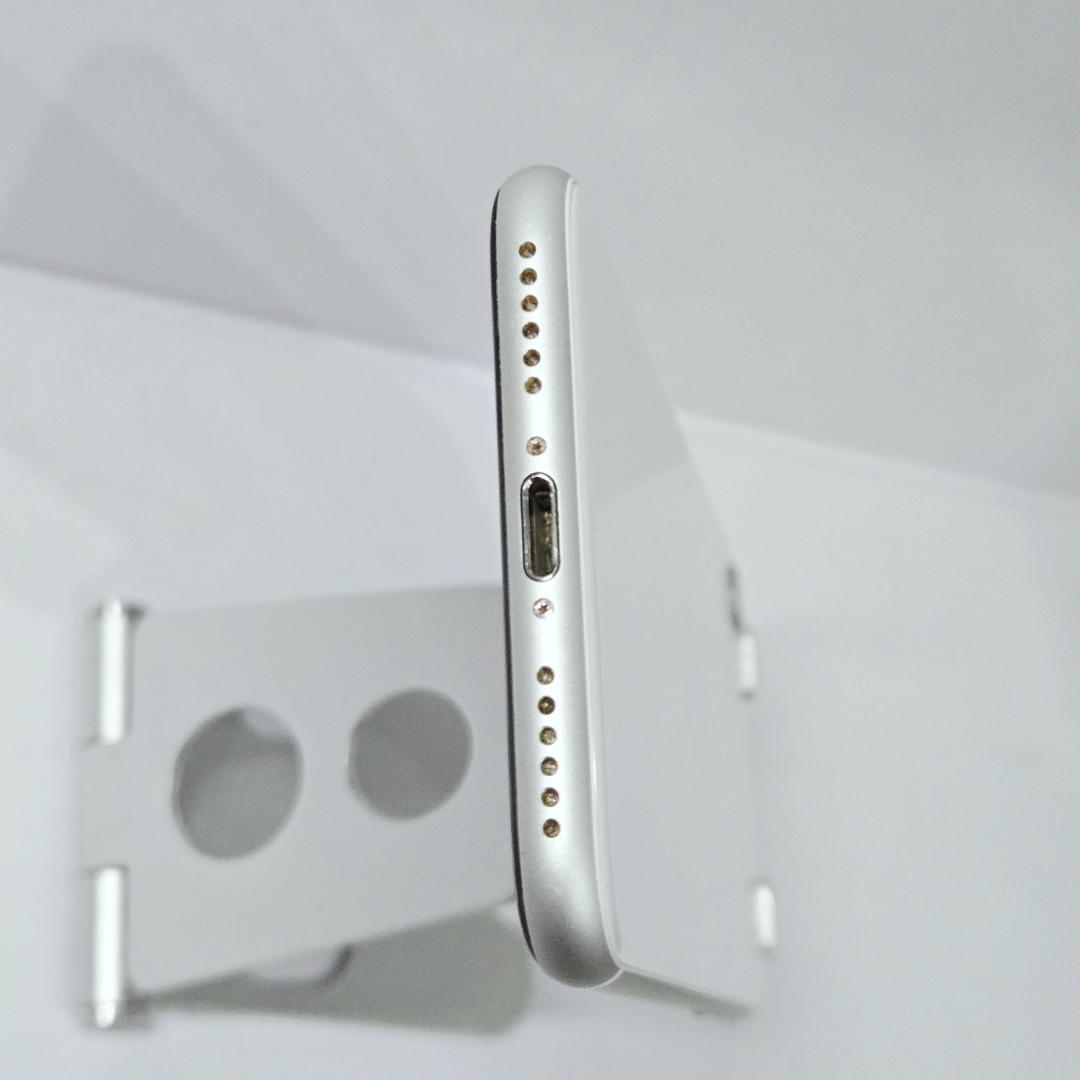 03 iPhoneSE 第二世代 ホワイト SIMフリー