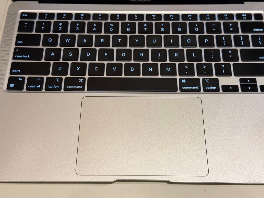 Apple MacBook Air (M1, 2020) シルバー本体 US