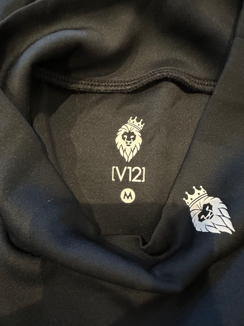 syama様　未使用V TWELVE ブラック ハイネックシャツ Mサイズ