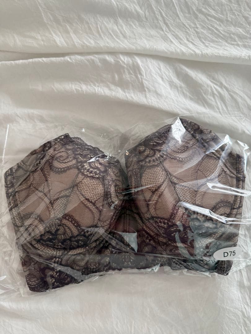 ナウクチュール　ブラジャー　D75