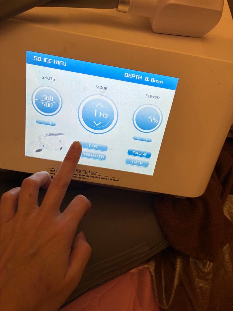 HIFU 美顔器　定価100万　小顔リフトアップ