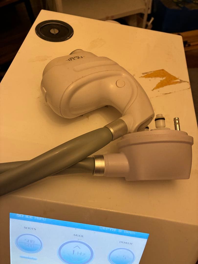 HIFU 美顔器　定価100万　小顔リフトアップ