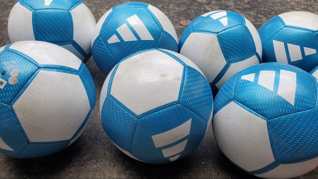 アディダス サッカーボール10個セット 5号 30000円購入→8880円！